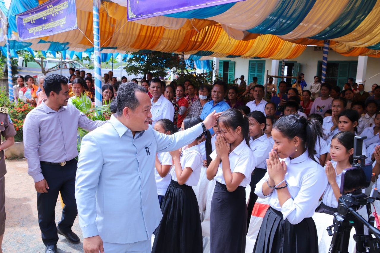 ឯកឧត្តមបណ្ឌិត សោម  ពិសិដ្ឋ អញ្ជើញចូលរួមក្នុងពីធីអបអរសាទរ ទិវាពិភពលោកប្រឆាំងពលកម្មកុមារ​ ១២មិថុនា ២០២៤ ខួបលើកទី២៣ ក្រោមប្រធានបទ “រួមគ្នាអនុវត្តការប្តេជ្ញាចិត្ត​ ដើម្បីបញ្ចប់ទម្រង់ធ្ងន់ធ្ងរនៃពលកម្មកុមារ”